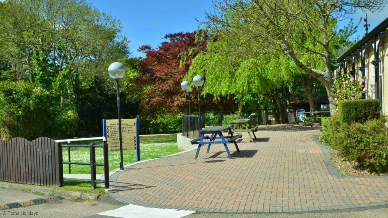 היילה 01 Tudor Court, Tolroy Manor מראה חיצוני תמונה